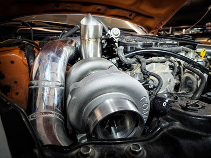 Top mount turbo hot side
